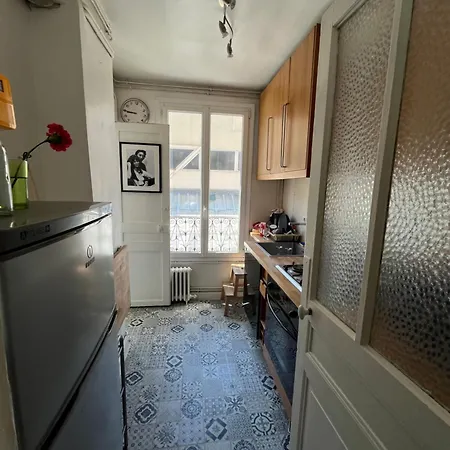 Διαμέρισμα Bright Charming Room In A Shared Flat In The 11Th *