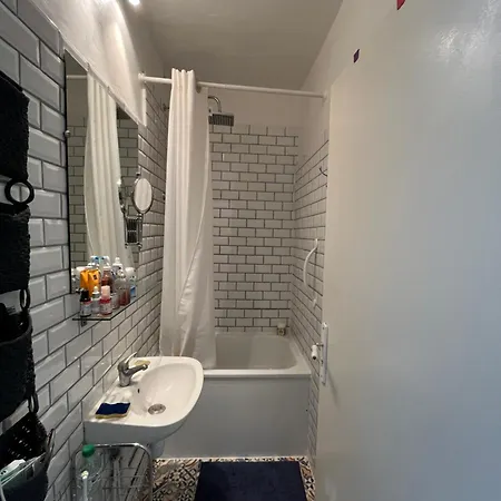 Bright Charming Room In A Shared Flat In The 11Th